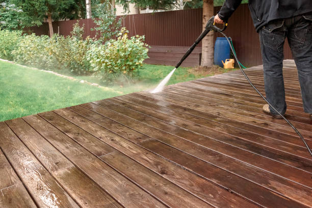 Best Pool Deck Cleaning  in Lincolndale, NY